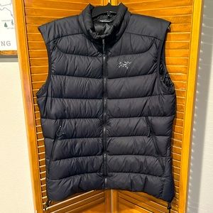 Arcteryx Men’s Large puffer vest black